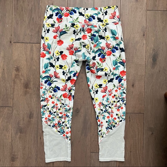 Fabletics Powerhold High-Waisted Floral Poppy Mesh Crop Leggings - Picture 6 of 11